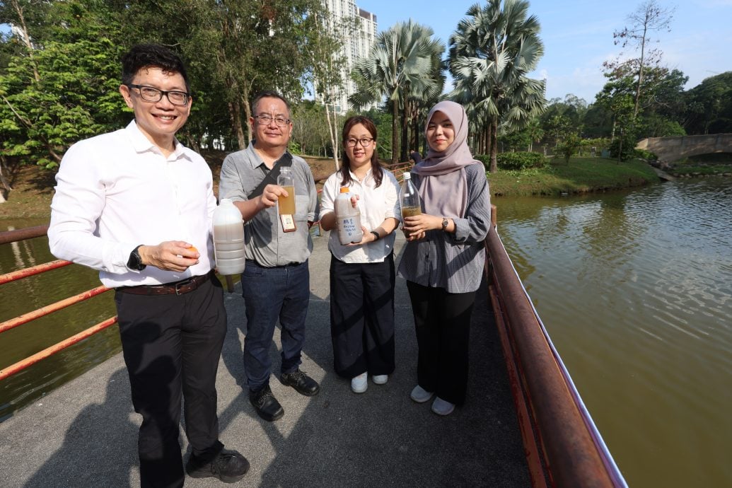 倒环保酵素净化湖水《星洲日报》迈向永续未来一大步！