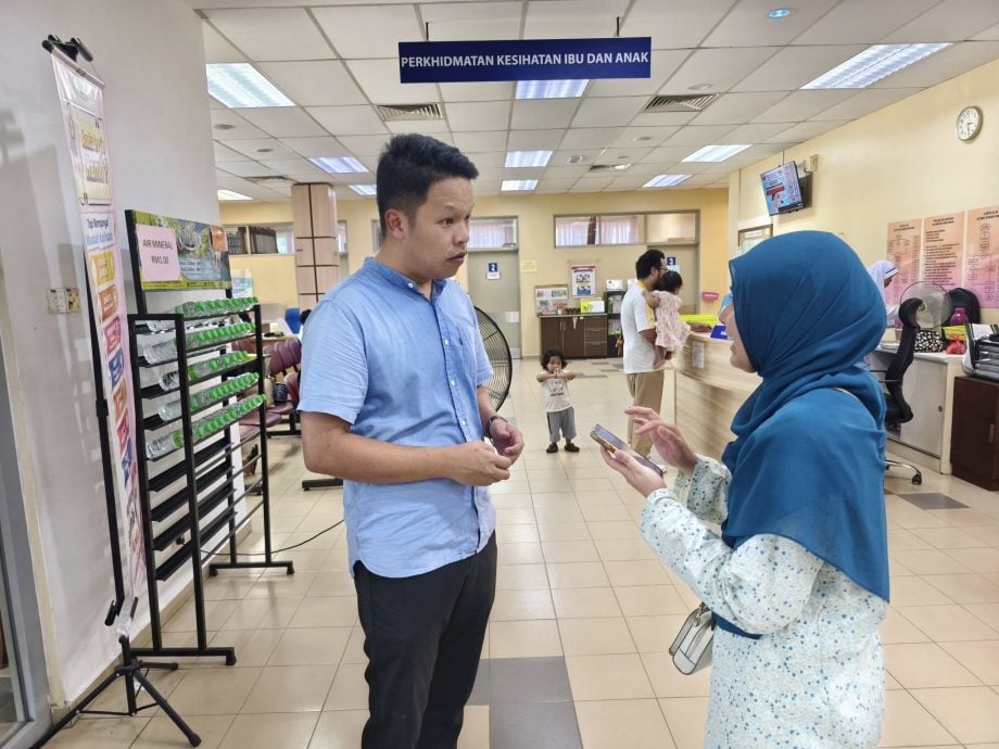 健康诊所冷气系统故障，病人投诉环境闷热受不了。 