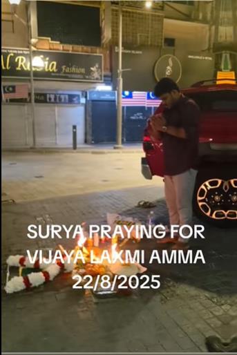 儿子现身纪念母亲 缅怀印度清真寺路塌陷事故一周年