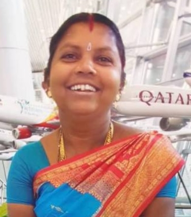 儿子现身纪念母亲 缅怀印度清真寺路塌陷事故一周年