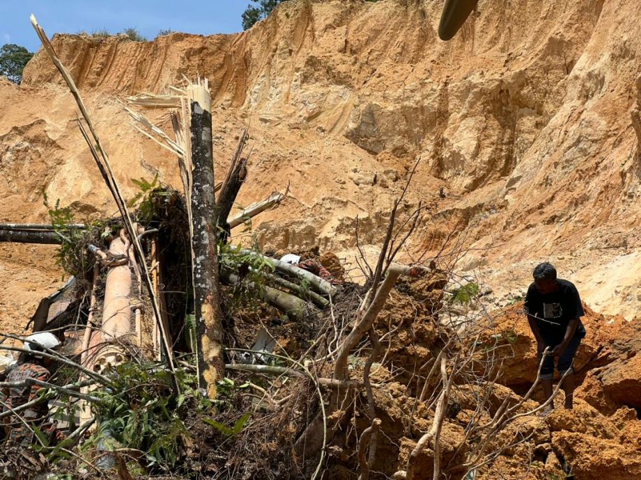 克拉末波赖采石场土崩事故 6旬挖掘机司机当场亡