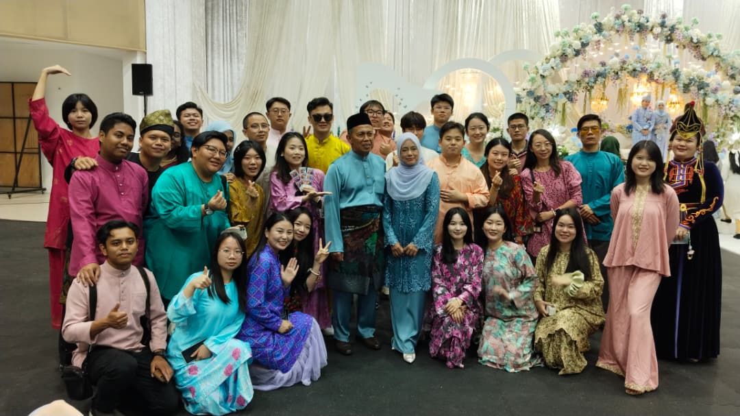 全国版／【暖势力】中国留学生穿马来装 体验马来婚礼文化习俗