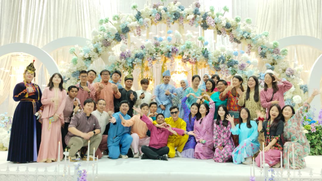 全国版／【暖势力】中国留学生穿马来装 体验马来婚礼文化习俗