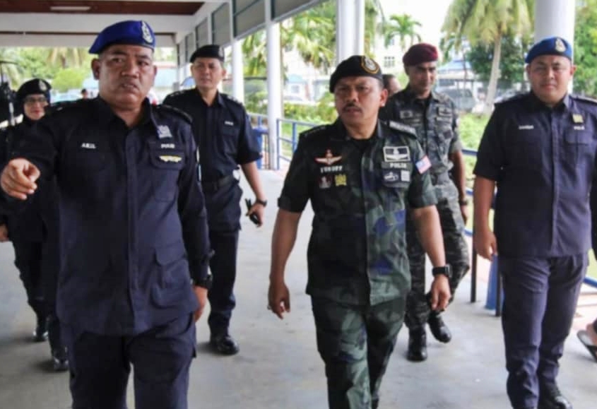 全国：吉兰丹州警方已经向1名医生录取口供，因为其妻及2名儿子涉嫌拥有35公斤、估计市值近30万令吉的大麻而被捕。