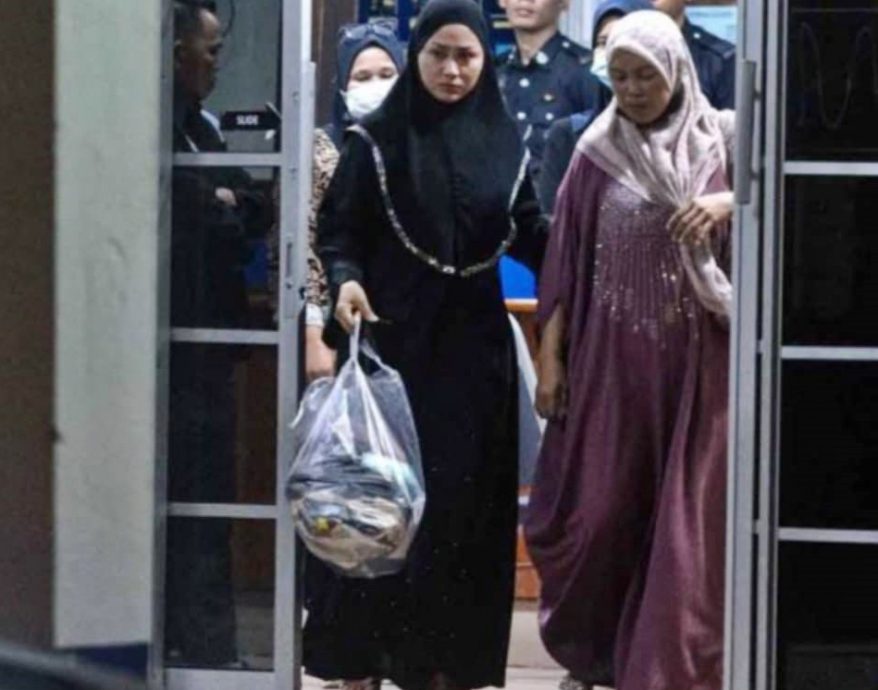 全国:在泰国陶公府监狱度过9个月获释后,吉兰丹州知名女歌手旺诺莎依达昨晚重返家人怀抱。