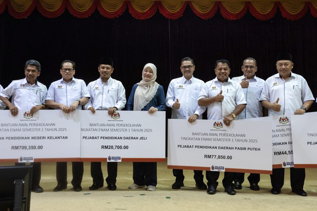 全国:教育部长法丽娜表示,教育部目前正等待有关于上周五发生的波德申中华小学国旗倒挂事件的调查报告。