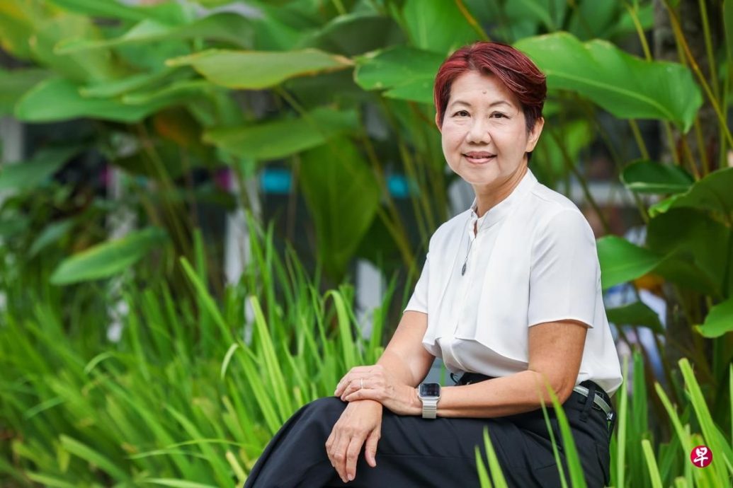 全国:暖势力:全职私人助理60岁当义工不晚 走进铁窗伴囚犯重拾希望