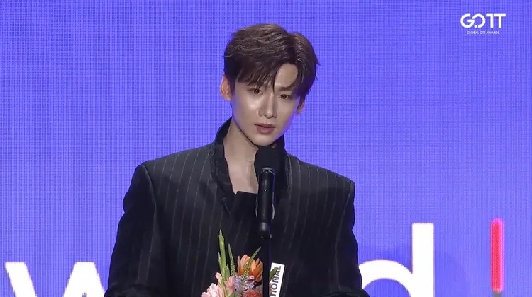 全球OTT大奖︱《难哄》白敬亭夺人气奖 坂口健太郎与朴恩斌封视帝后