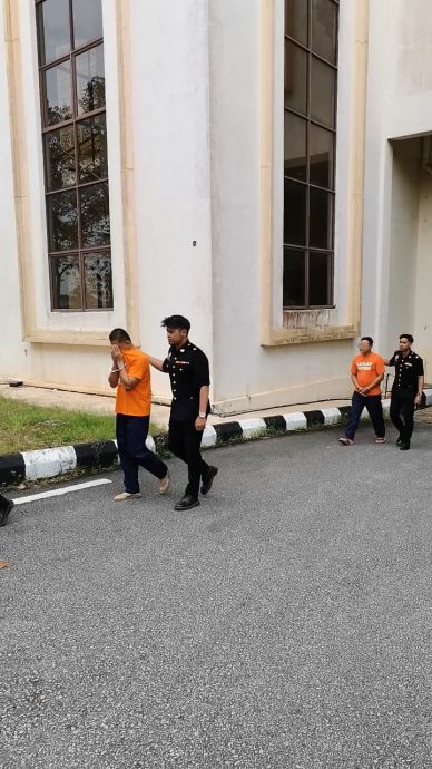 全(已签发):2移民局官员被延扣7天助查