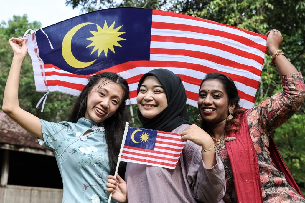 全：国庆日各族团结同心国家欣荣