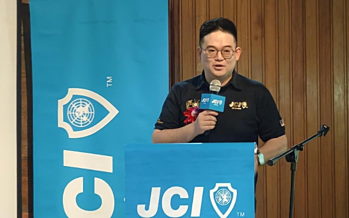 全:已签发(医生情感丑闻)JCI总会长陈炜坚表示,前任哥打峇鲁国际青年商会会长王禄阳医生的情感丑闻属于私事,任何将该组织及成员与此事联系起来的企图是不公平的。