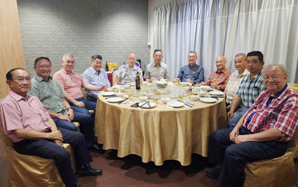 全:已签发/华总改选战火引燃,角逐总会长职的丹斯里吴明璋已马不停蹄走访了7、8个州属拜票,并称迄今皆取得正面反响。