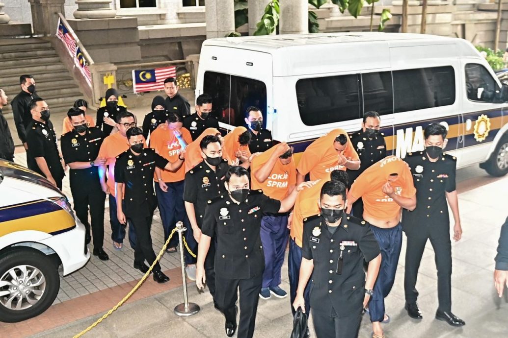 军官涉走私案| 传两落网网媒记者 为国防卫队退役军人