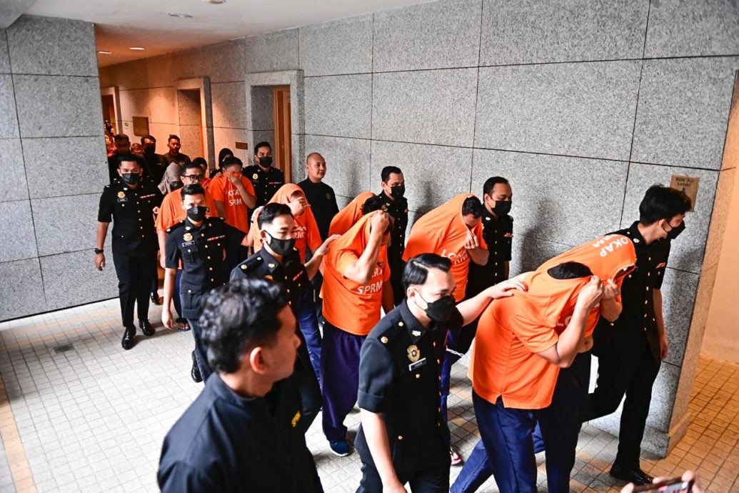 军官走私集团 反贪会扣留10人 包括国防卫队高级官员、记者、医药协会行政助理