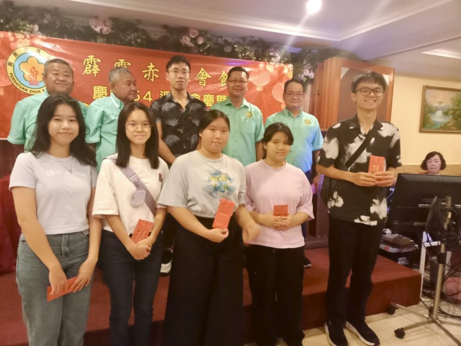 冯意恒:勿因个别“倒挂国旗”事件 否定华团爱国精神