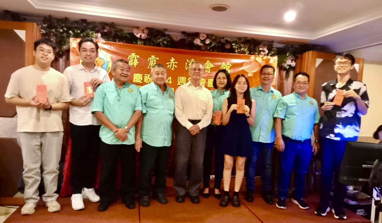 冯意恒:勿因个别“倒挂国旗”事件 否定华团爱国精神