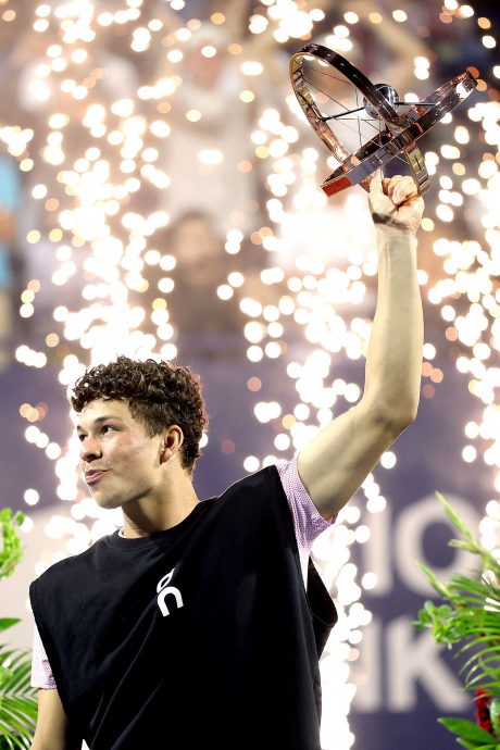 加拿大网球赛| 决赛逆转大坂直美  姆博科黑马姿态封后