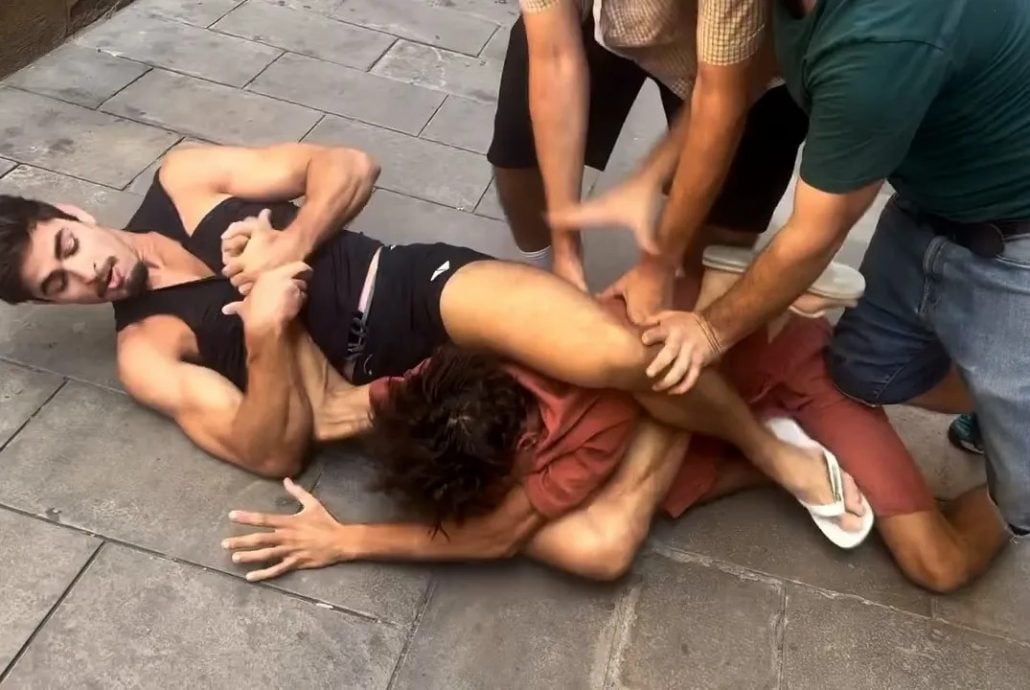 劫匪遇巴西柔术黑带兄弟 遭锁喉趴地狼狈被擒