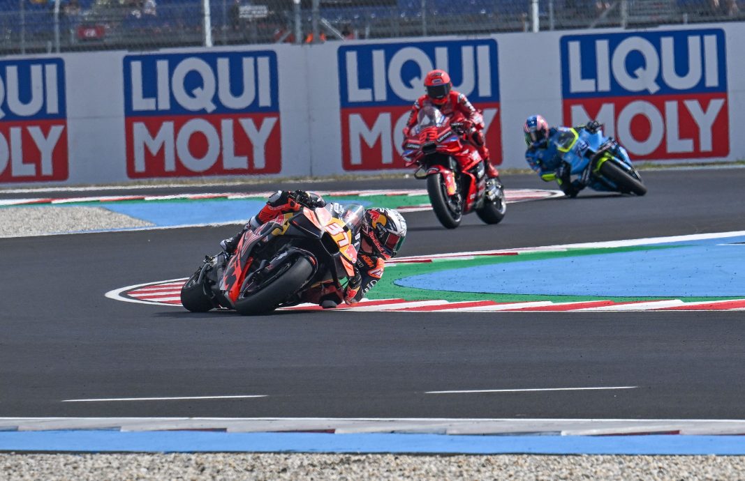 匈牙利站世界摩托车大赛| 微小优势力压马奎兹兄弟  阿科斯塔首练无敌