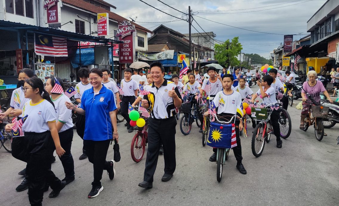 十八丁培英华小国庆活动 师生董家协发扬爱国精神