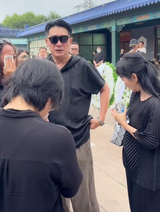 千百惠告别式改用本名 黄安泪崩致哀：放下吧老友