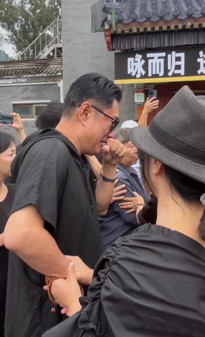 千百惠告别式改用本名 黄安泪崩致哀：放下吧老友