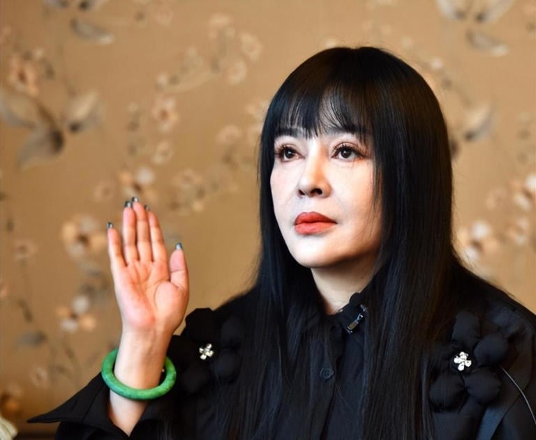 千百惠告别式改用本名 黄安泪崩致哀：放下吧老友