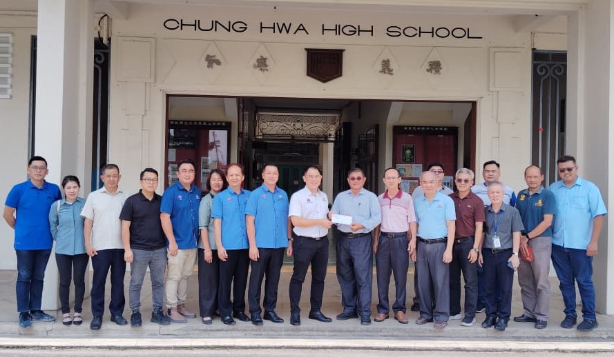 **华社**全国：每年逾4万变70令吉 麻坡中化地税问题获解决