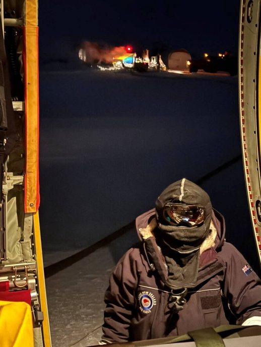 南极20小时超级任务！纽西兰空军顶酷寒摸黑飞行救人成功