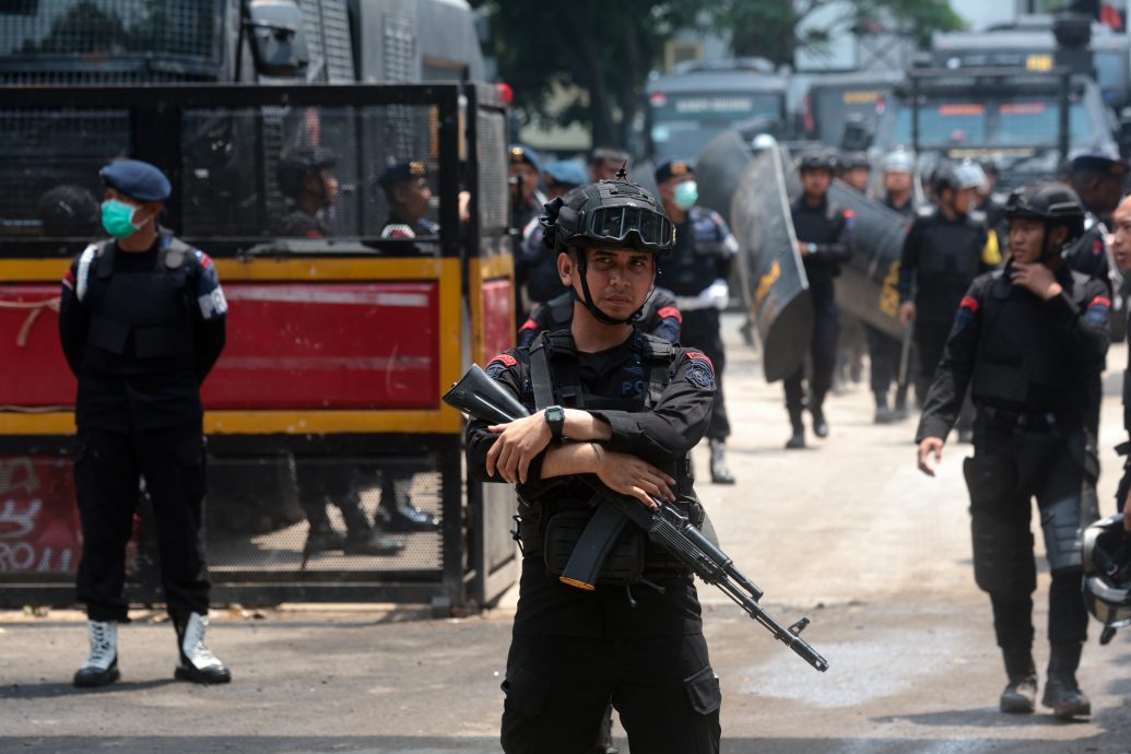 印尼抗议升级 武警部队成众矢之的