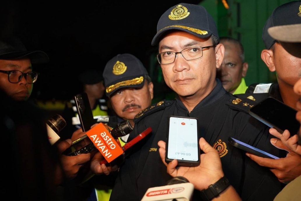 即时国内/4辆豪车未缴路税遭扣　中国女子无牌驾驶被查