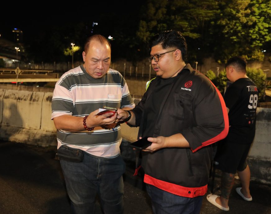 **即时国内**：全国：VEP正式上路 | 临检现场设服务窗口  助车主解“疑难杂症”