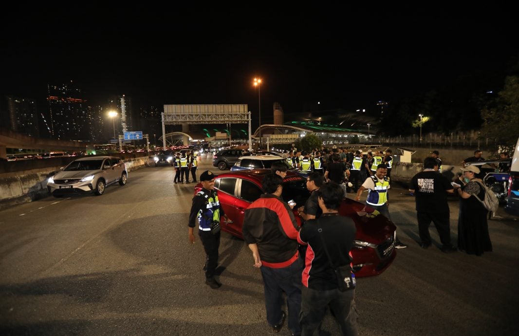 **即时国内**：全国：VEP正式上路 | 临检现场设服务窗口  助车主解“疑难杂症”