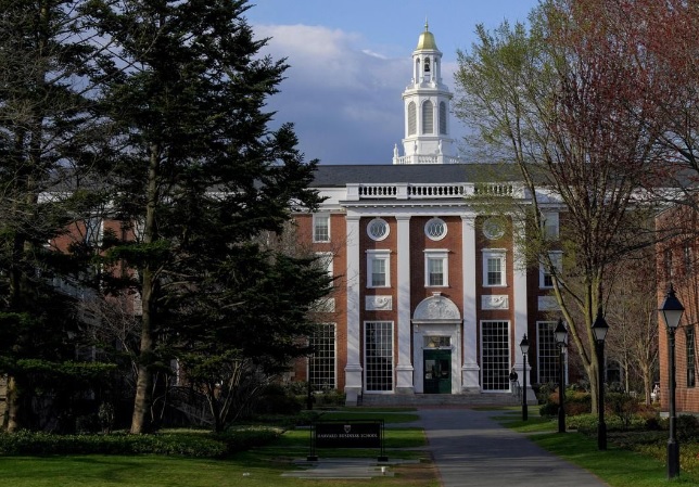 **即时国际**未签协议先让步  哈佛多项调整契合白宫诉求