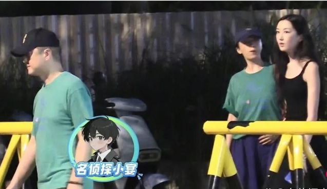 **即时娱乐**19岁李嫣抽电子烟 李亚鹏默许态度掀热议