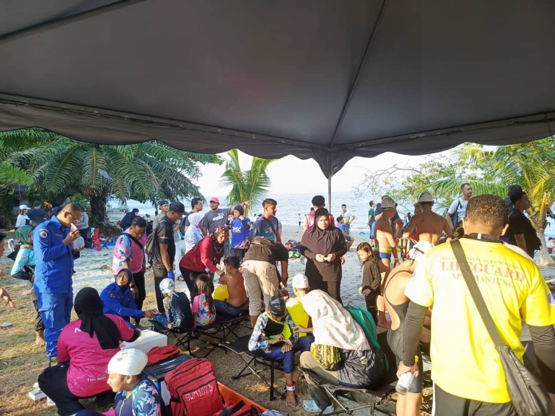 参加泳赛霹四王遭水母螫伤 王子状况良好完成赛事