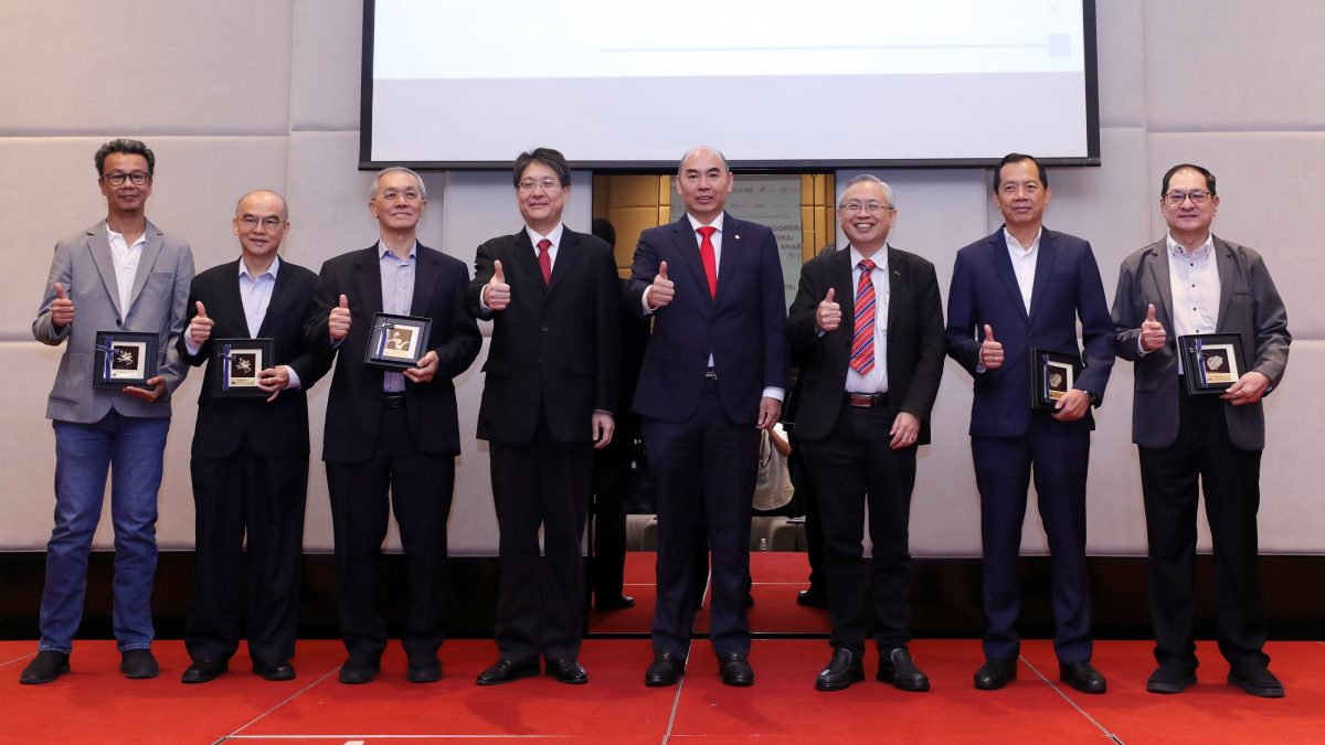 取代网络版本／吴逸平：“两国双园”迈入第13年/中总提5大突破环节和4倡议