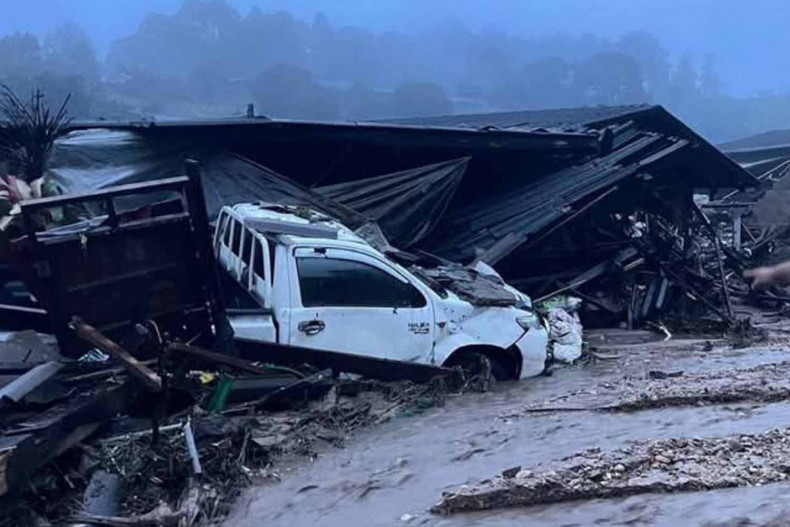 台风“剑鱼”在泰国引发山体滑坡 致2死10伤