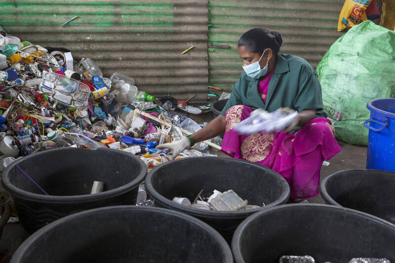 吃饭免镭! 印度推行“垃圾换餐” 街道变乾净贫民也温饱