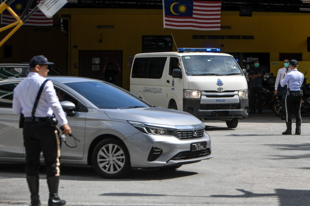 后备军学员猝死案|对重掘遗体工作满意·死者母亲：“接下来等待剖验结果”