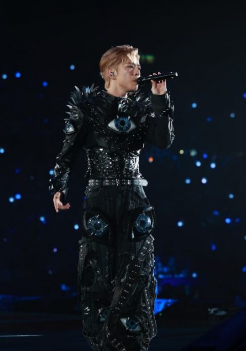 吕爵安个唱圆满结束 林明祯打扮密实陪“爵妈”看秀