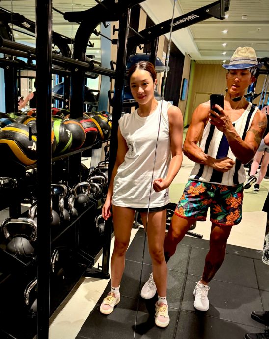 吴尊14岁大女儿超狂 纤细手臂炸出巨大肌肉