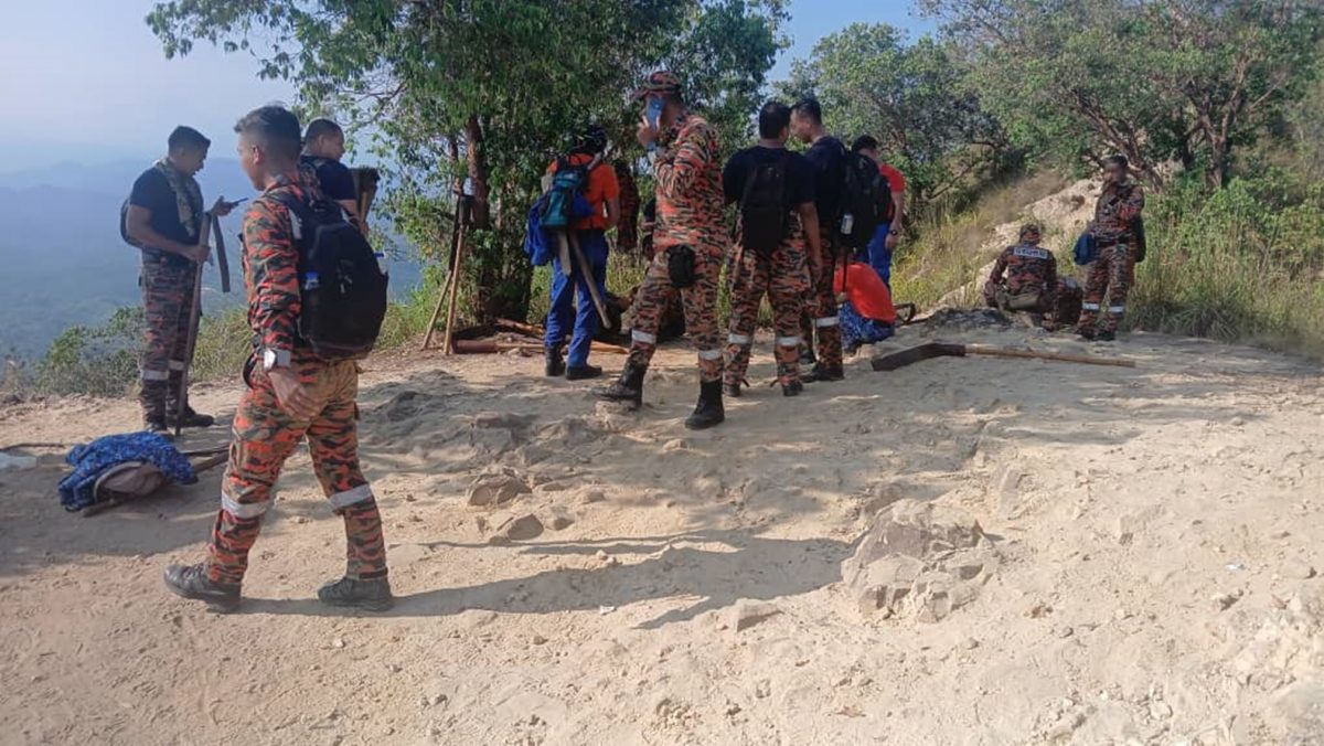 和丰光头山林火 幸迅速受控无伤亡