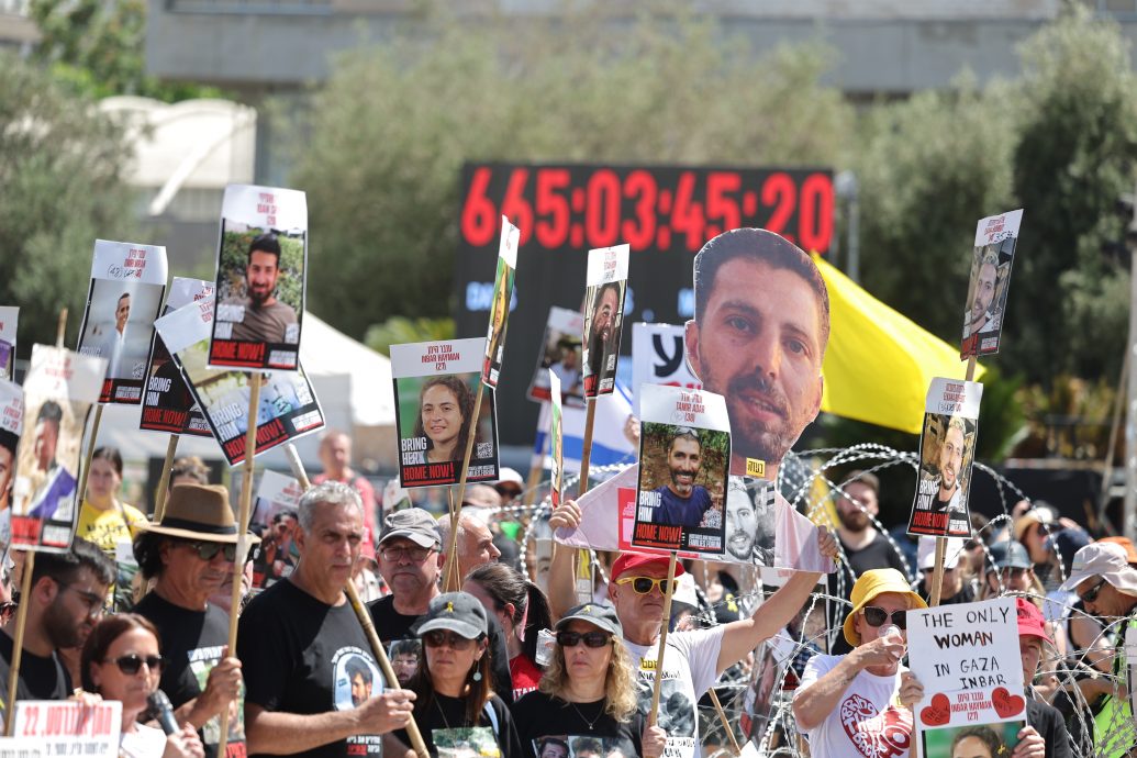 哈马斯公布人质影片 以色列音乐家骨瘦如柴