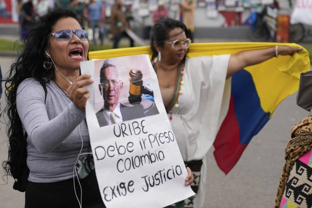 哥伦比亚前总统乌里韦被一审判处12年居家监禁