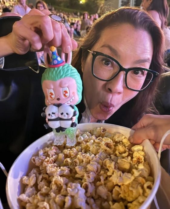 喜获特别版熊猫Labubu 梁朝伟二话不说转赠刘嘉玲