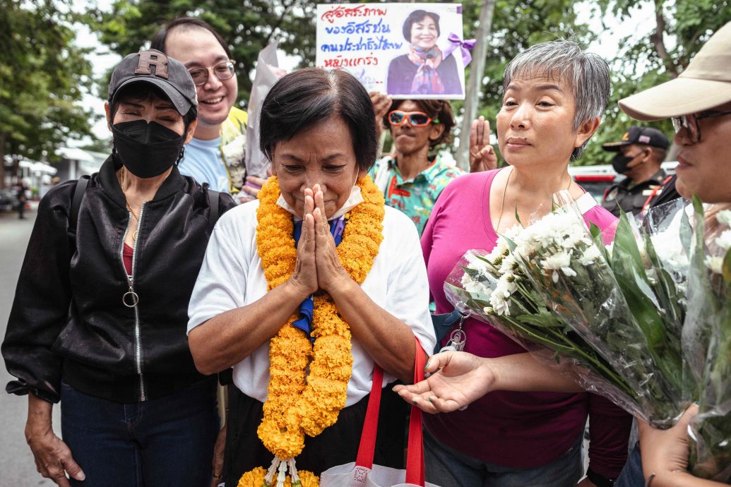 因冒犯君主罪判监43年 泰妇女获赦出狱