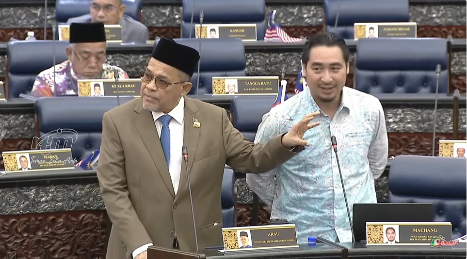 国会/下议院声浪通过第13大马计划.表决小插曲 - 有人高呼“Arau”惹沙希淡不悦 