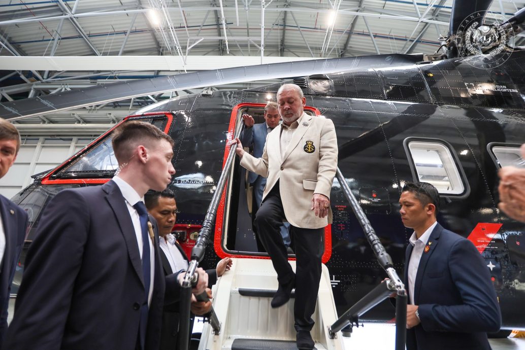 国家元首参观喀山直升机厂