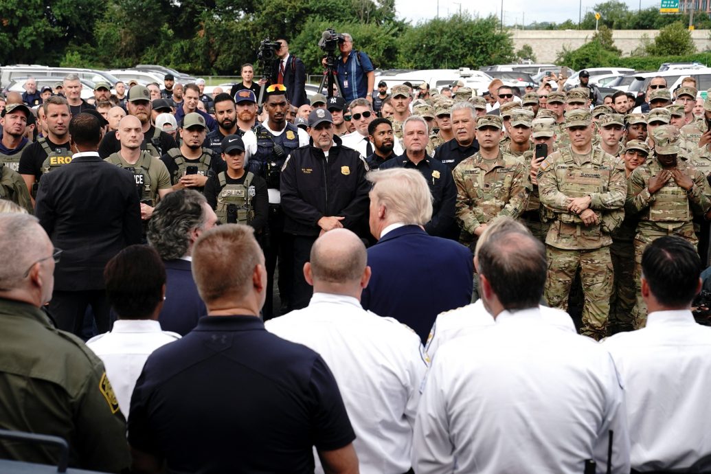国民兵进驻华府　特朗普视察军警指挥中心